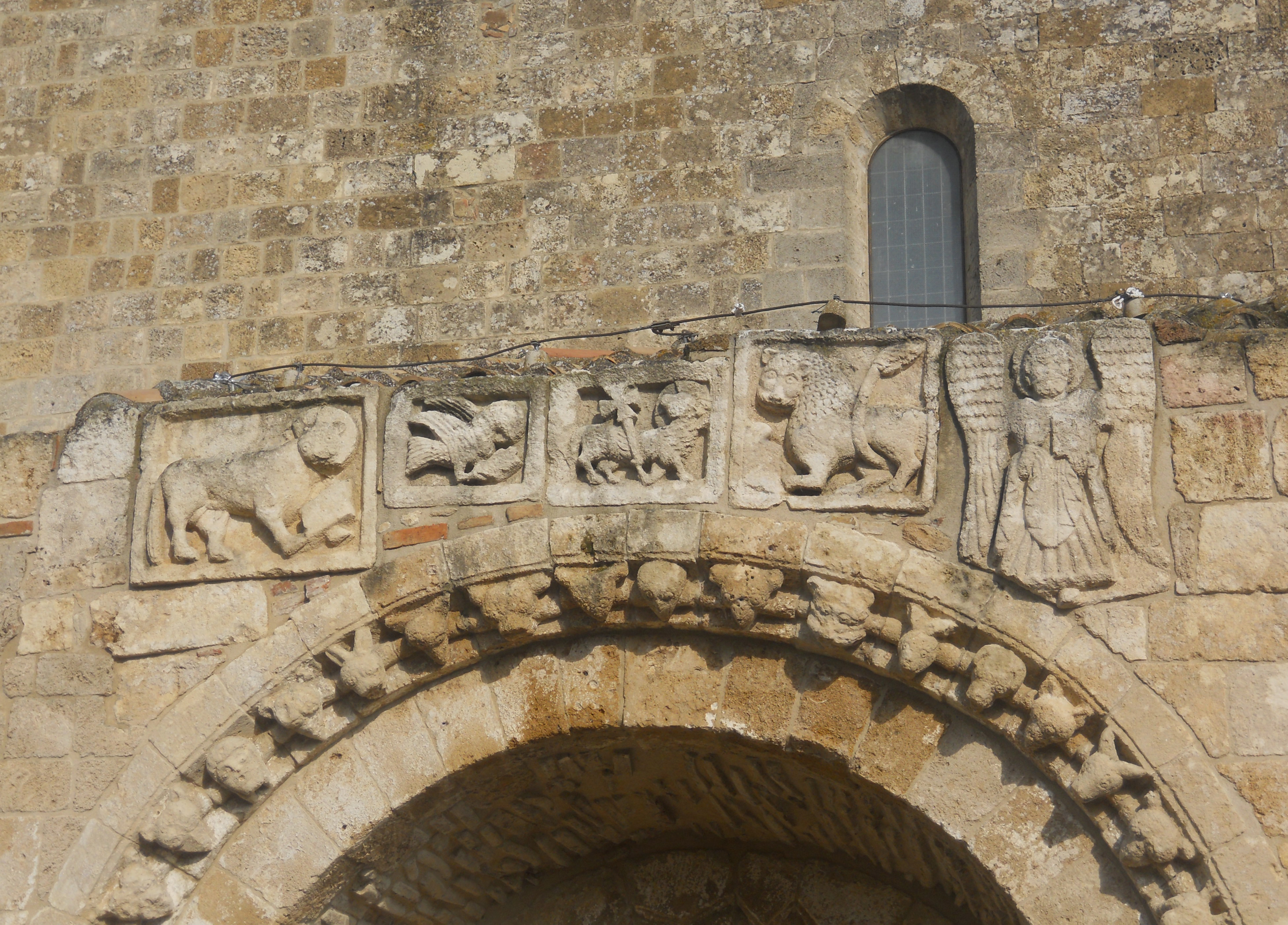 Alessandro Antonelli, Simboli dei quattro evangelisti sul portale della Basilica di Anglona, 2011, fotografia digitale