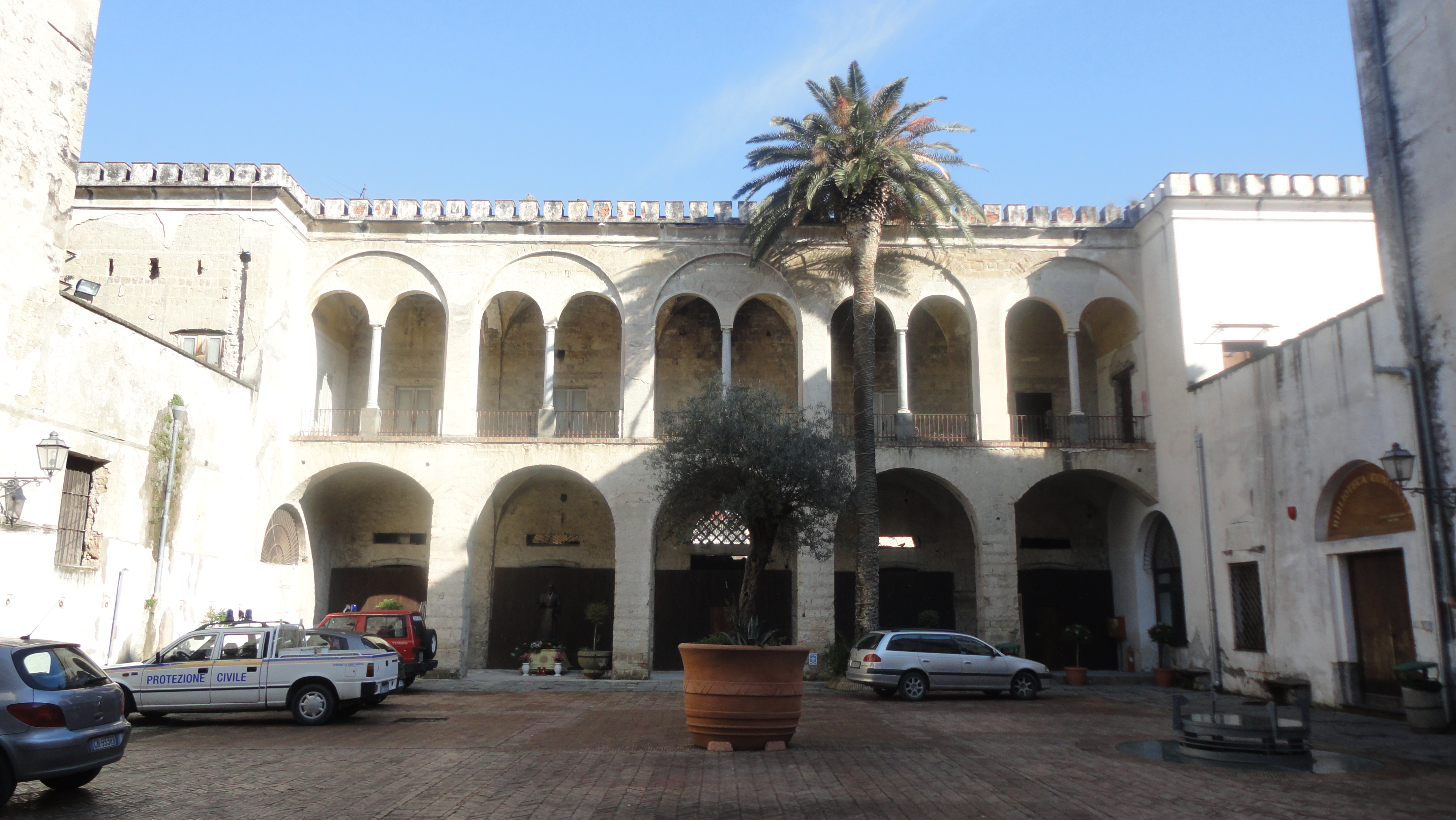 Sedicinoni, Sant'Arpino (CE), - Palazzo Sanchez - Atrio, 2012, fotografia digitale