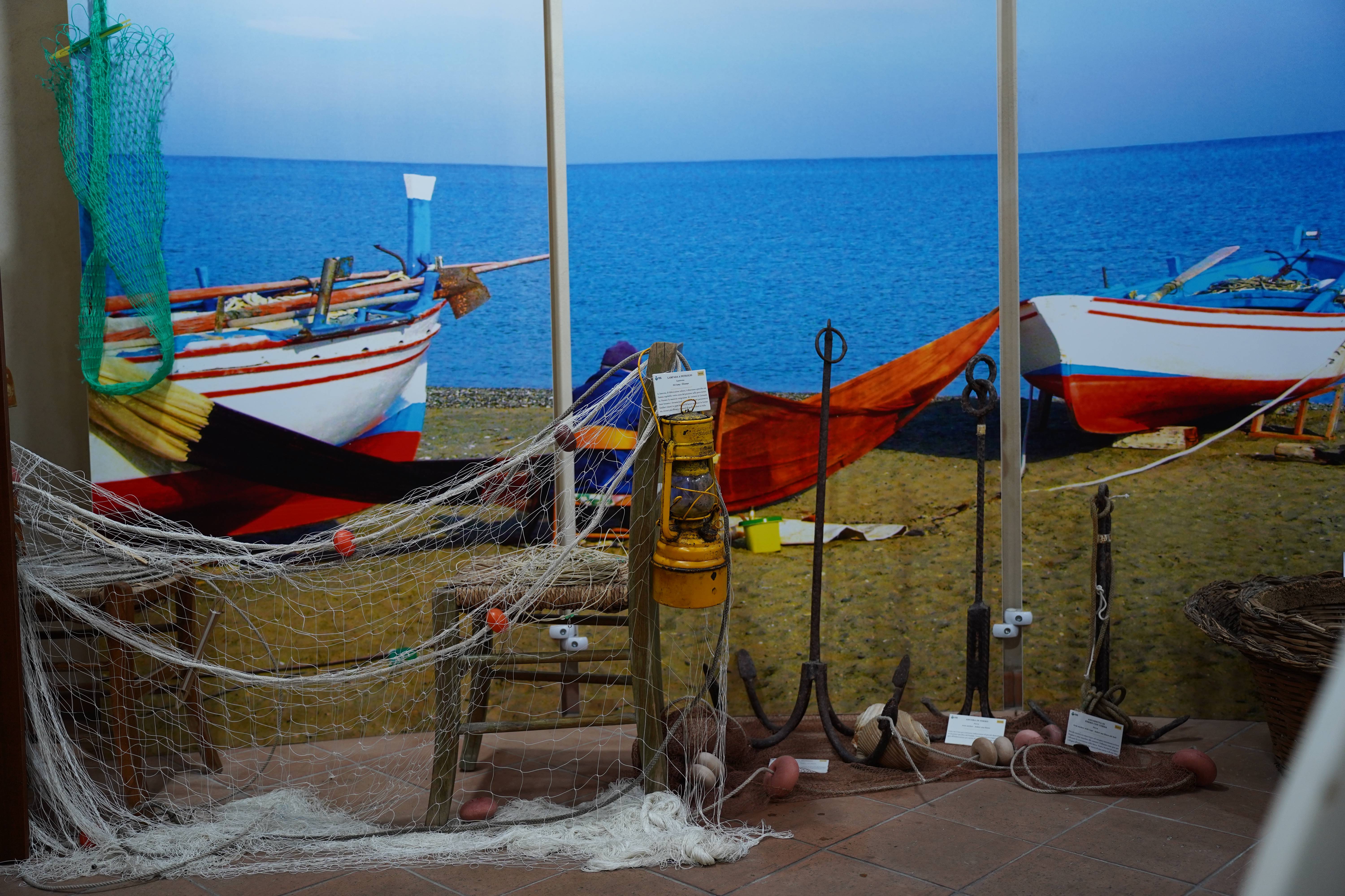 Lorenzo Russo - Museo civico del Mare, Sala del Mare e delle Culture Medieterranee, Copertina, interni, 2025, fotografia digitale