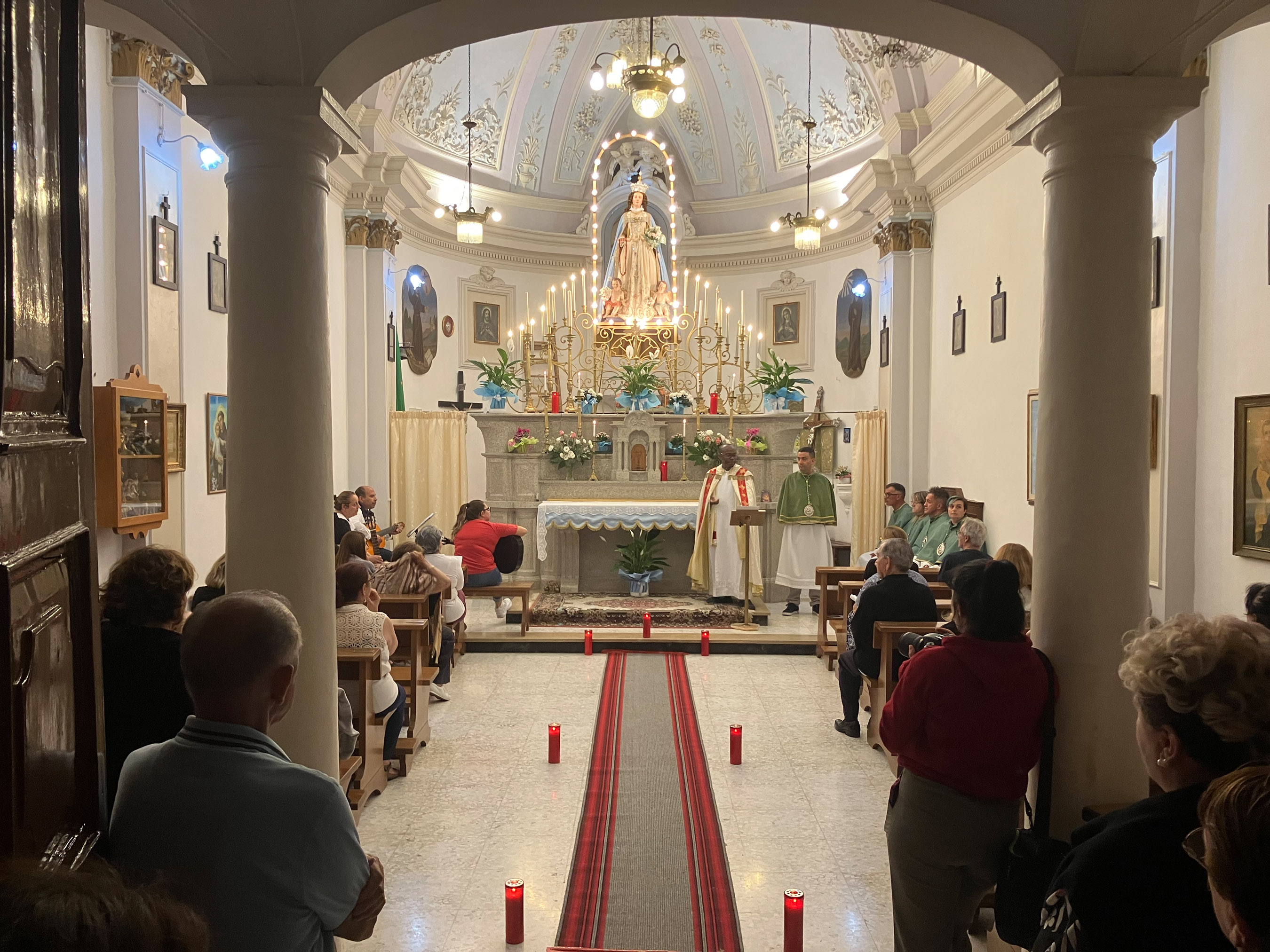 Roberto Monasterio, Pacentro – Fiaccolata dei fedeli per le vie del centro storico, 2024, fotografia digitale