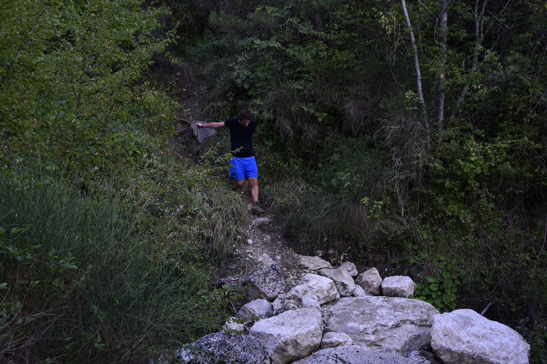 Bianka Myftari, Pacentro – Allenamento: la discesa, 2024, fotografia digitale