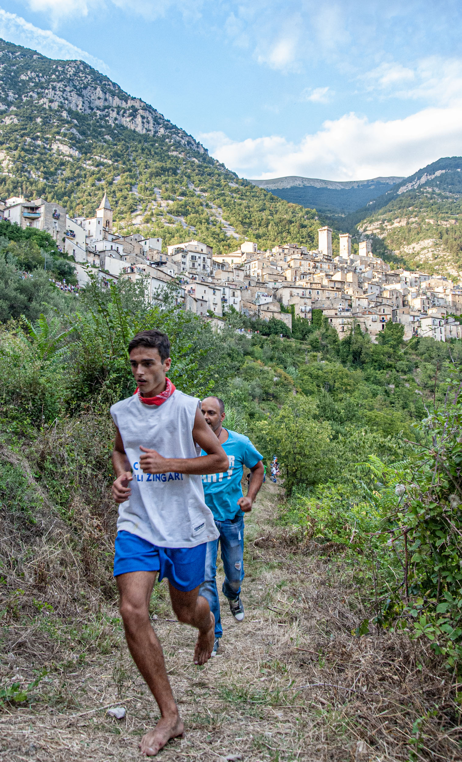 Roberto Monasterio, Pacentro – Zingaro durante la Corsa, 2016, fotografia digitale