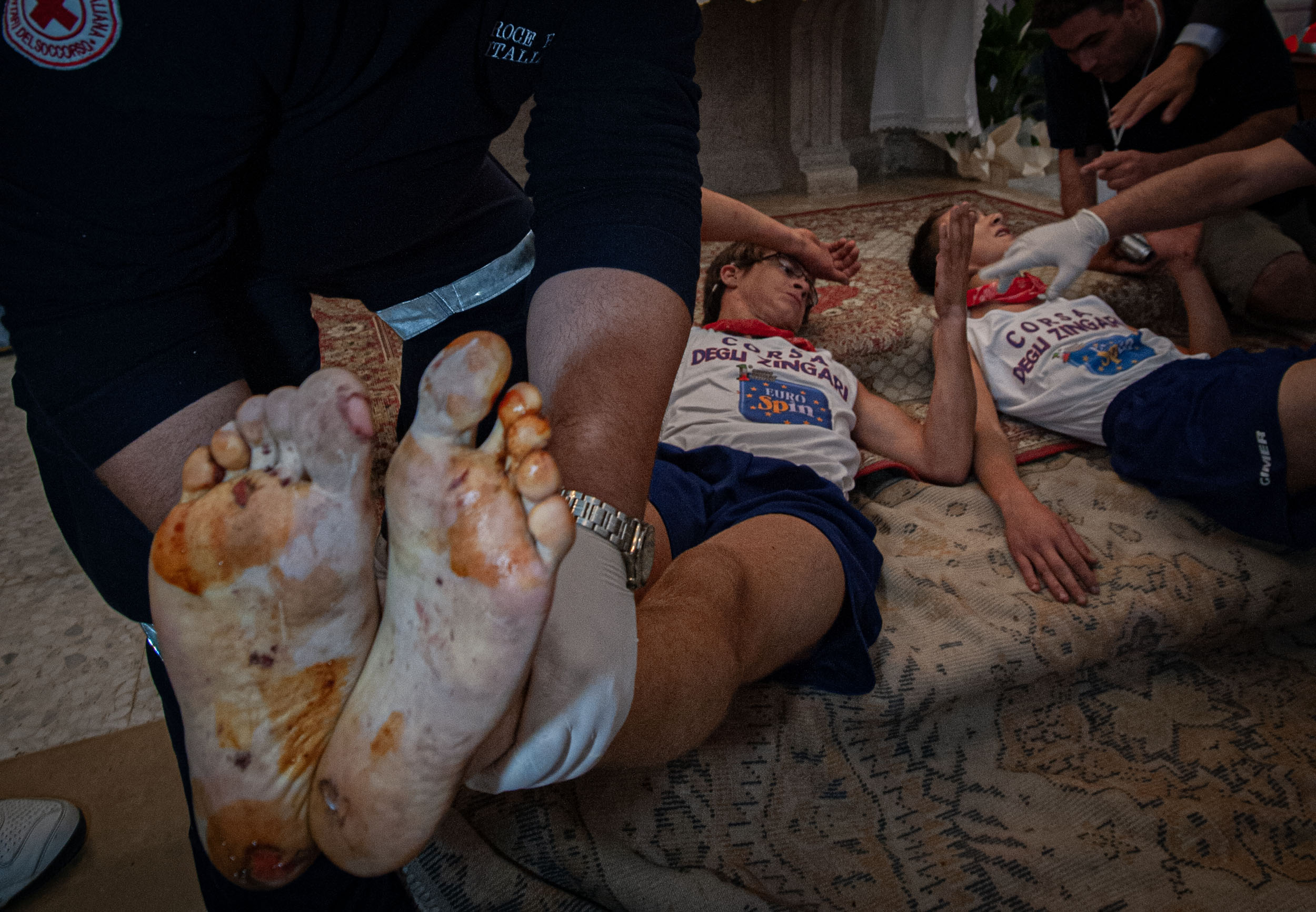 Roberto Monasterio, Pacentro – Ferite ai piedi degli Zingari, 2009, fotografia digitale