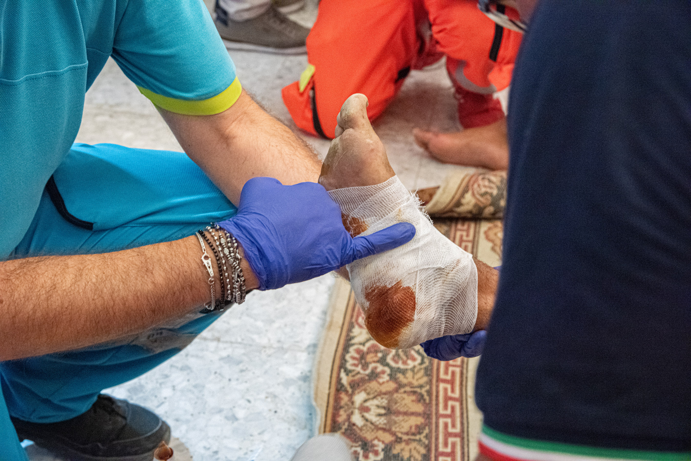 Roberto Monasterio, Pacentro – Cure ai piedi degli Zingari, 2024, fotografia digitale