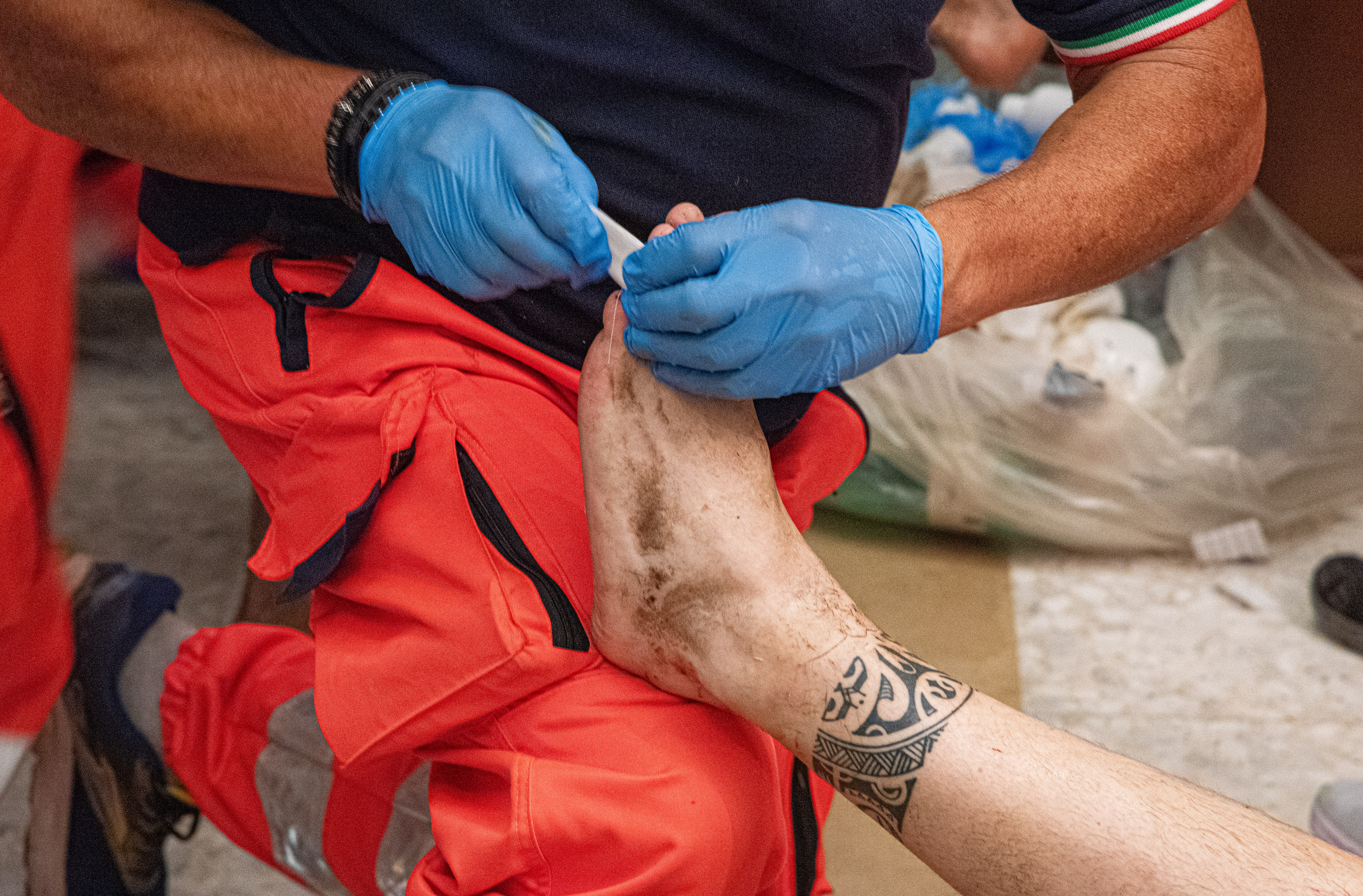 Roberto Monasterio, Pacentro – Cure ai piedi degli Zingari, 2024, fotografia digitale