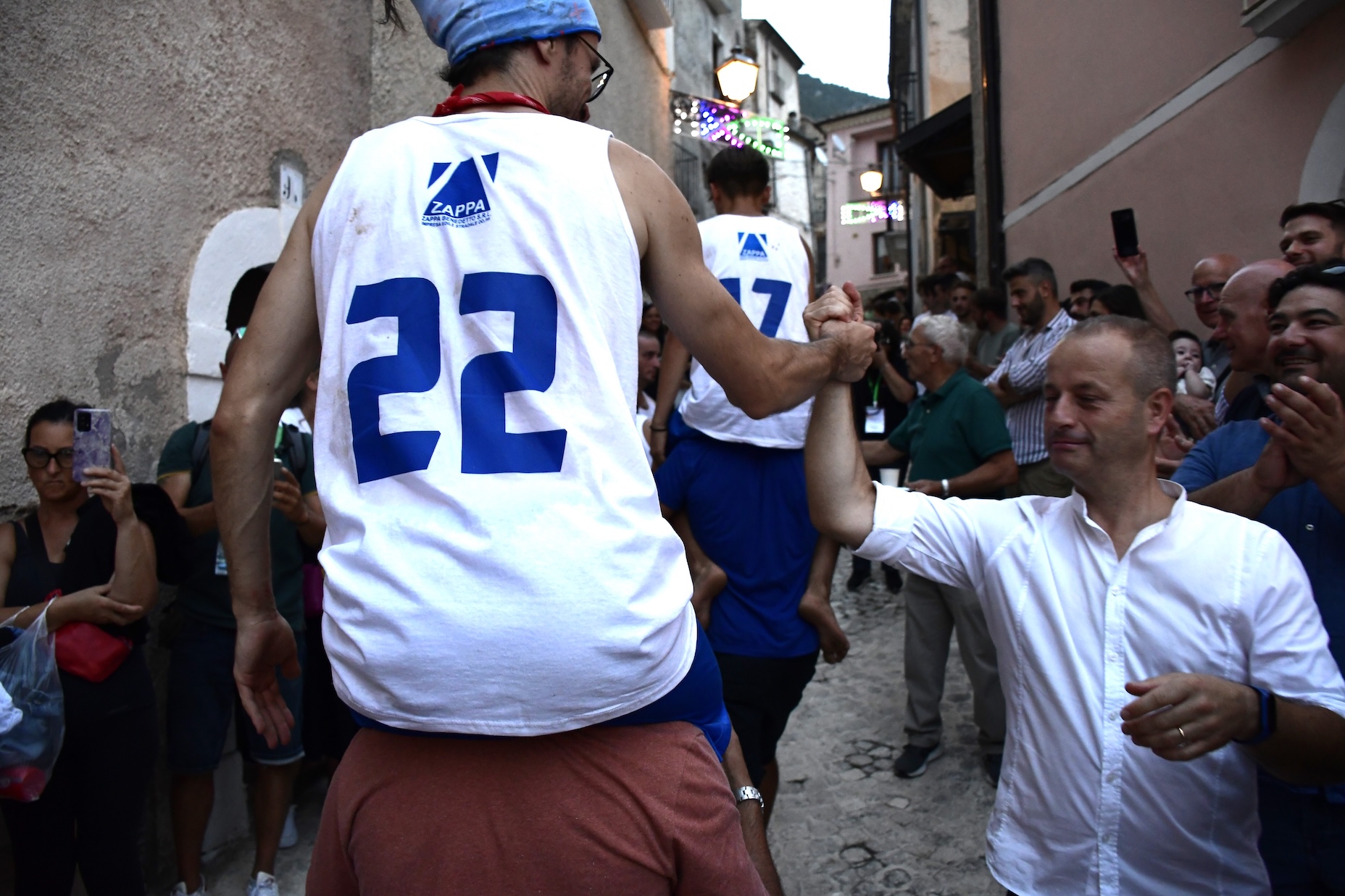 Bianka Myftari, Pacentro – Sfilata dei vincitori, 2024, fotografia digitale